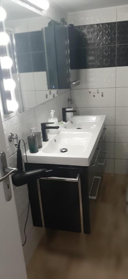 Stylish Apartment Close To Rafina Port Εξωτερικό φωτογραφία